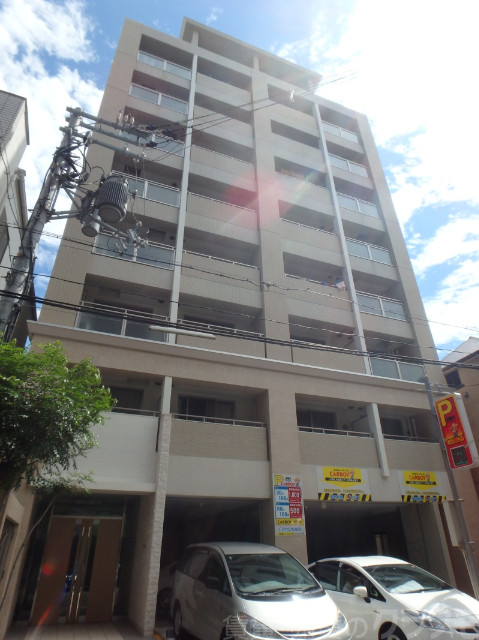 建物外観　きれいなエントランスですね♪