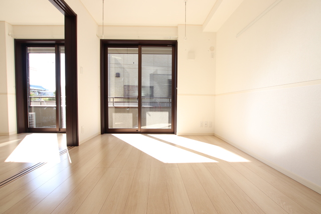 その他部屋・スペース　リビング横の洋室６帖