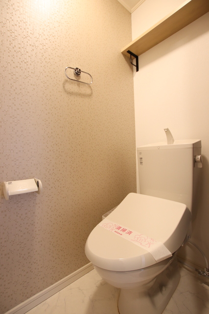 トイレ　温水洗浄便座付きのトイレ