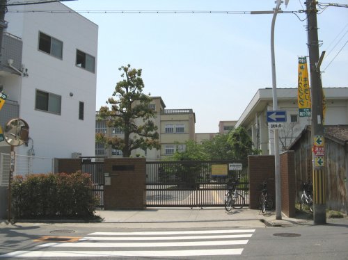 中学校　大阪市立茨田北中学校（中学校）まで666m