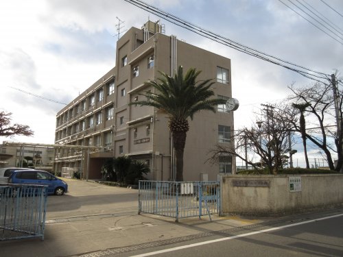 中学校　泉ヶ丘東中学校（中学校）まで282m