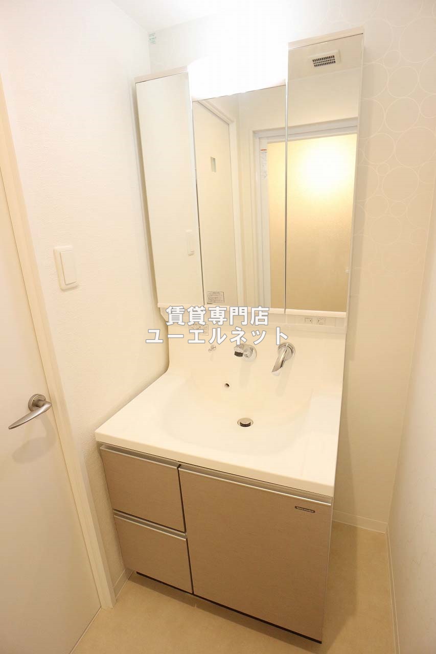 洗面設備　清潔感ある独立洗面台で毎日気持ちよく♪