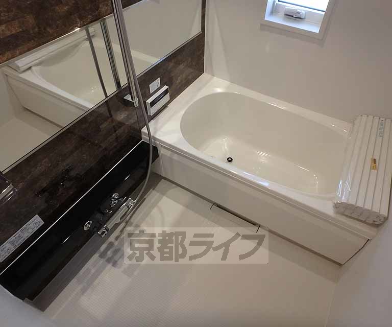 バス・シャワールーム　ゆったりできるバスルームです