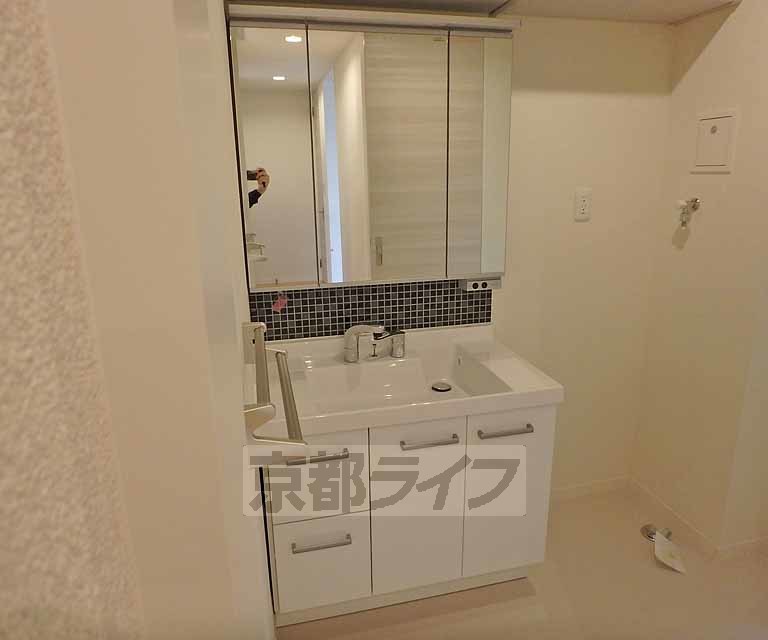 洗面設備　使いやすい独立洗面台です