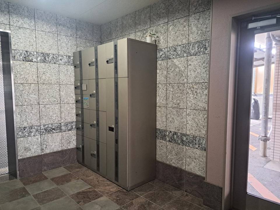 エントランス　宅配ボックス