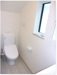 トイレ　トイレに窓