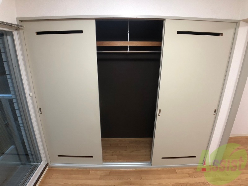 収納　クローゼットは奥行きもあり、荷物が多い方でも安心です。