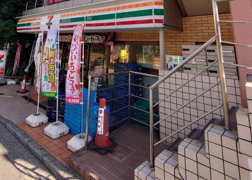 コンビニ　セブンイレブン 横浜能見台駅前店（コンビニ）まで487m