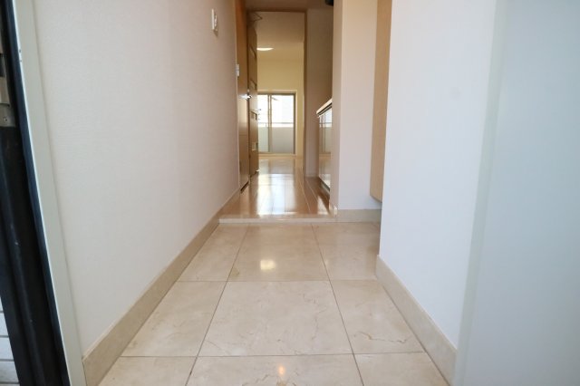 玄関　同一タイプです。