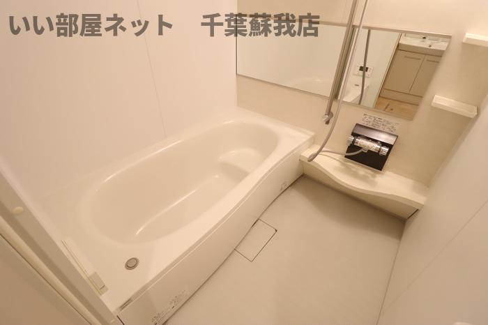 バス・シャワールーム　ゆったり過ごせるお風呂です