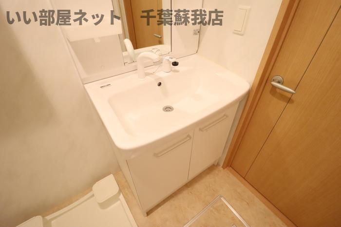 洗面設備　スペースが確保できる洗面所です