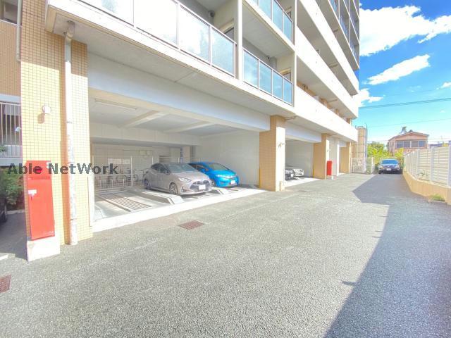 駐車場　駐車場