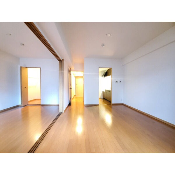 居室・リビング　広々リビングでゆったりくつろげます