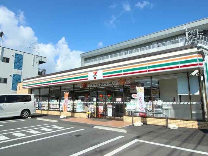 コンビニ　セブンイレブン（コンビニ）まで300m
