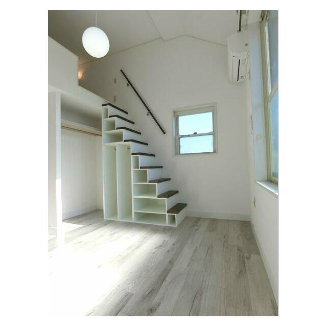 収納　２０１８年１月に階段を新設！クローゼット＆棚になっています！
