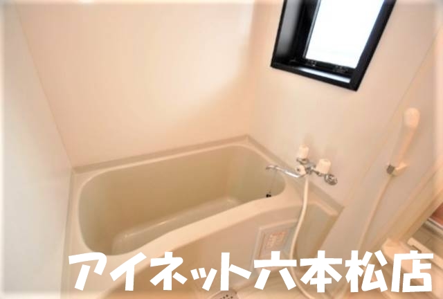 バス・シャワールーム　日頃の疲れを癒してください