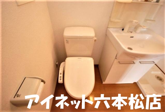 トイレ　清潔感のあるトイレです