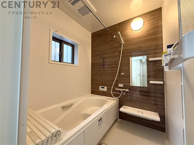 バス・シャワールーム　浴室乾燥、追い炊き機能付きで便利！