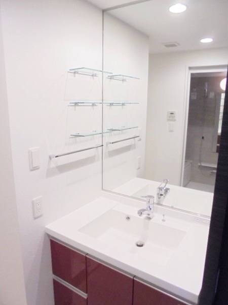 洗面設備　身支度に欠かせない独立洗面台♪