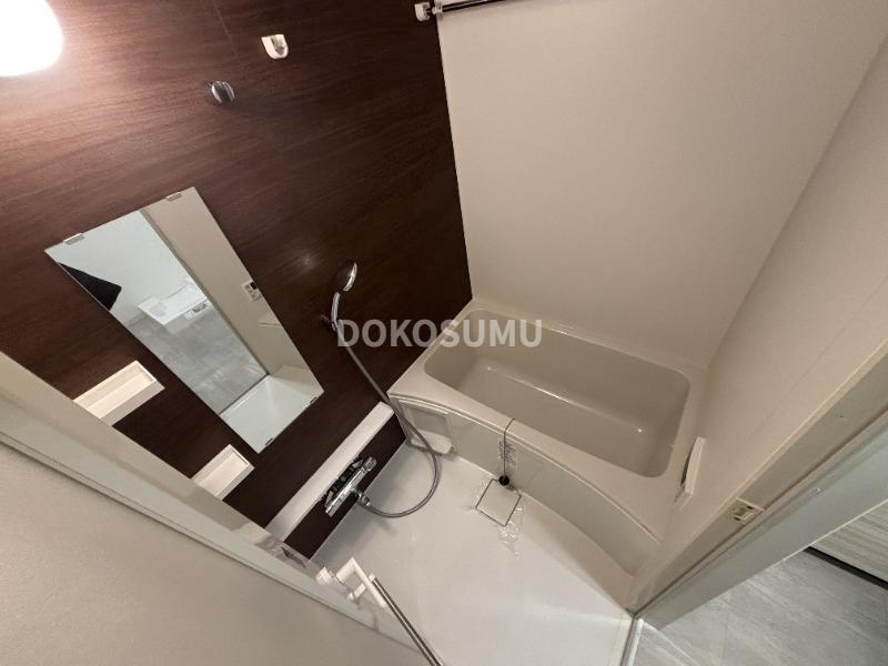 バス・シャワールーム　一日の疲れをやさしく癒やす、清潔感あふれるリラックスバス。