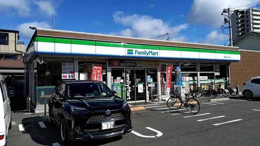 コンビニ　ファミリーマート南観音一丁目店（コンビニ）まで382m