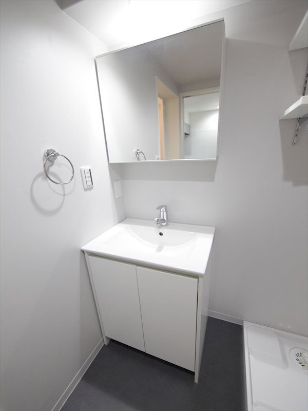 洗面設備　脱衣所　独立洗面台（シャンプードレッサー付）