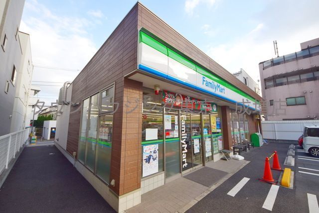 コンビニ　ファミリーマート板橋高島平団地前店（コンビニ）まで140m