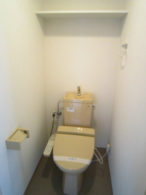 トイレ　写真は同タイプの部屋の物です。