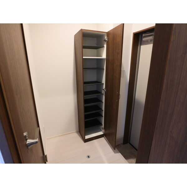 玄関　※別室の参考写真の為、現況優先です。