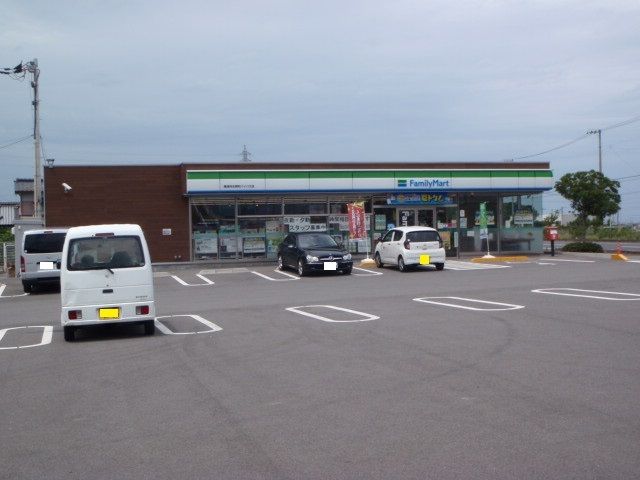 コンビニ　ファミマ善通寺生野町バイパス店（コンビニ）まで450m