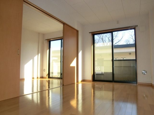 居室・リビング　南向きの明るいリビングですよ