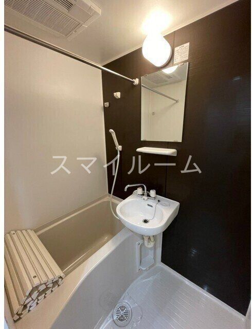 バス・シャワールーム　※別部屋参考写真です