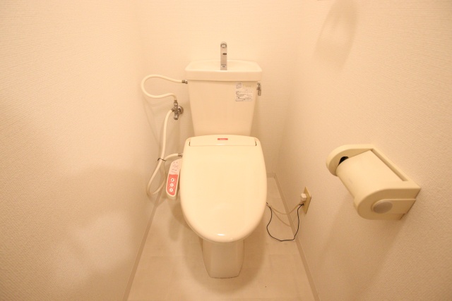 トイレ　※別室の参考写真の為、現況優先です。