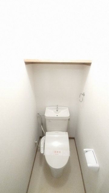トイレ　★★トイレは嬉しい洗浄機能付き便座です♪★★