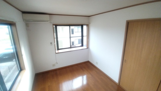 居室・リビング　★★南側、６帖の洋室です♪★★