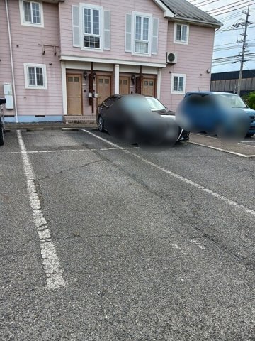 駐車場　駐車場に車を止められます