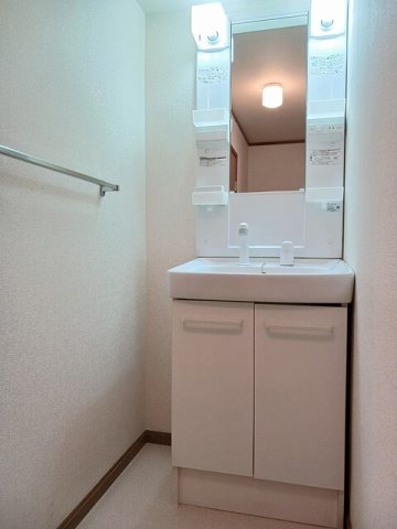 洗面設備　コンパクトで使いやすい洗面所