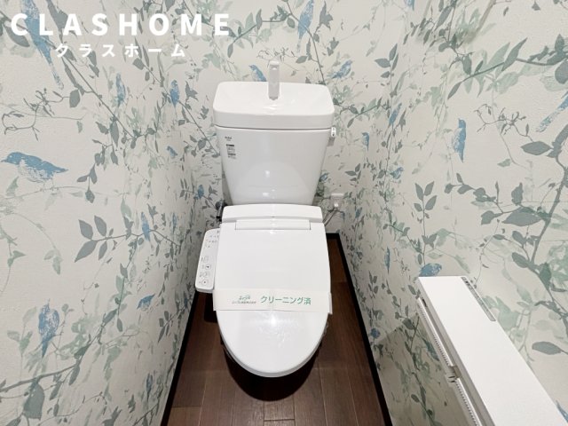 トイレ　同物件の別部屋になります。