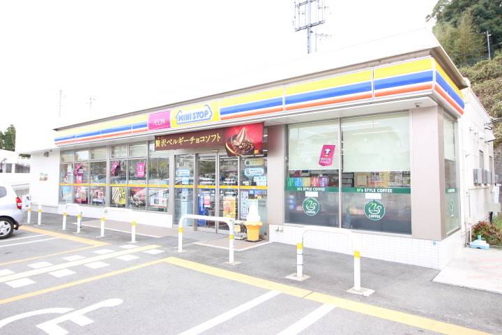 コンビニ　ミニストップ（コンビニ）まで493m