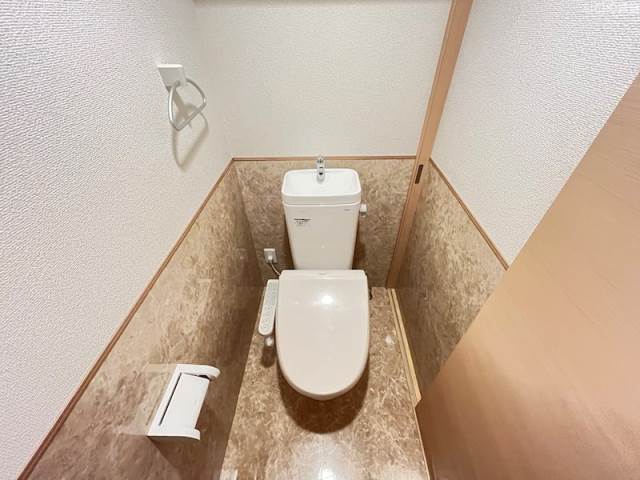 トイレ　同物件別部屋イメージ