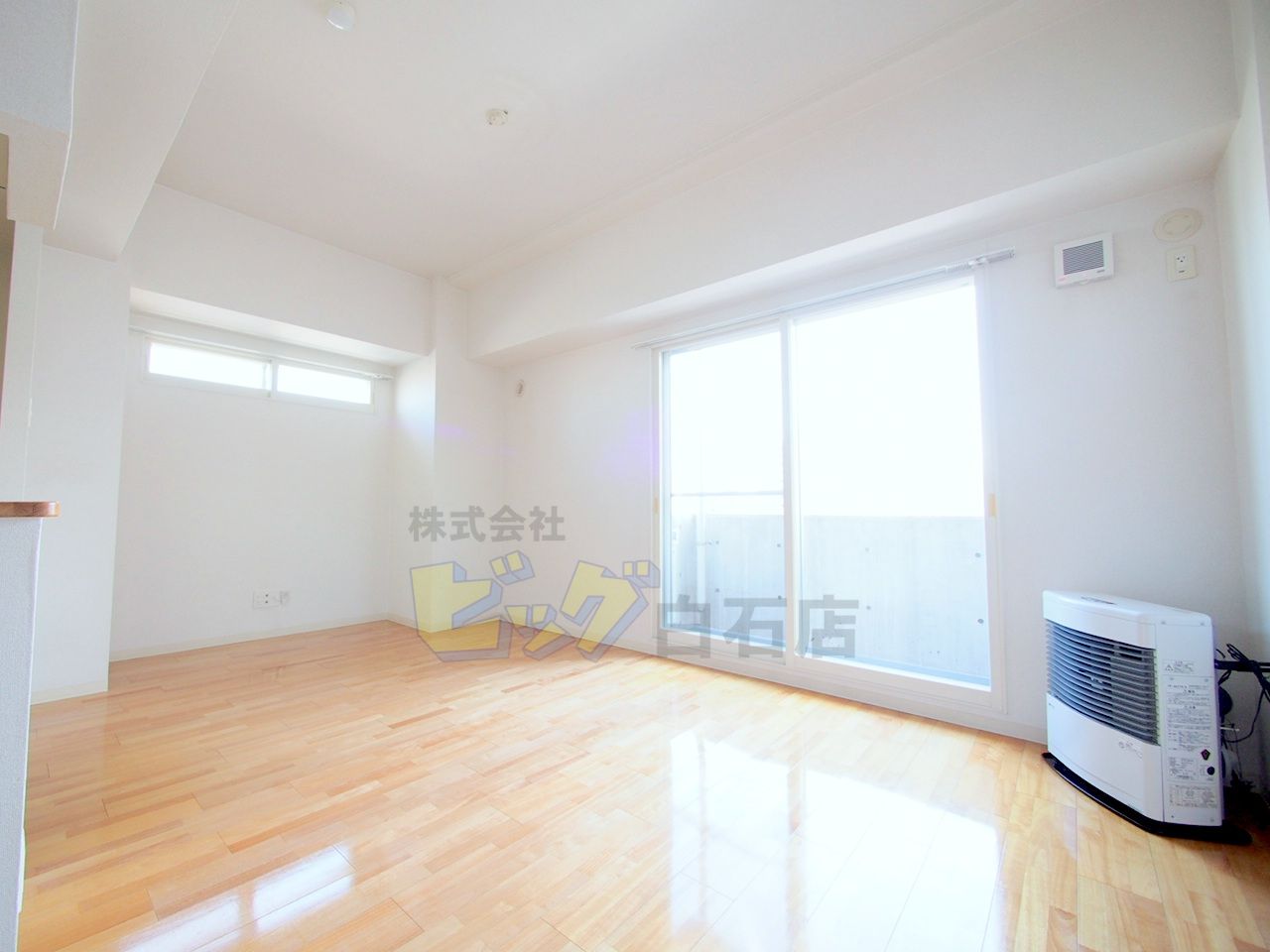 居室・リビング　陽当たり良好で明るいリビングです♪