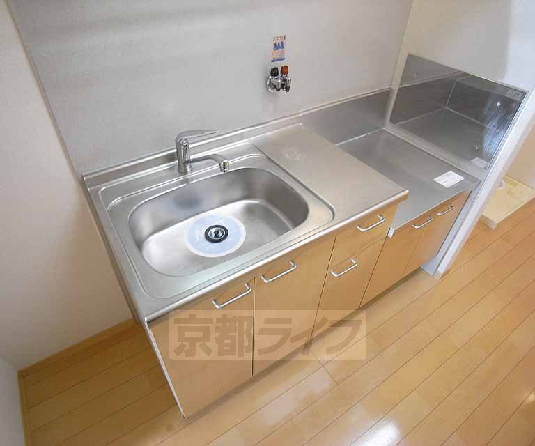 キッチン　単身では大きめのキッチンです。