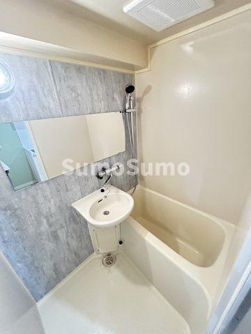 バス・シャワールーム　落ち着いた空間のお風呂です