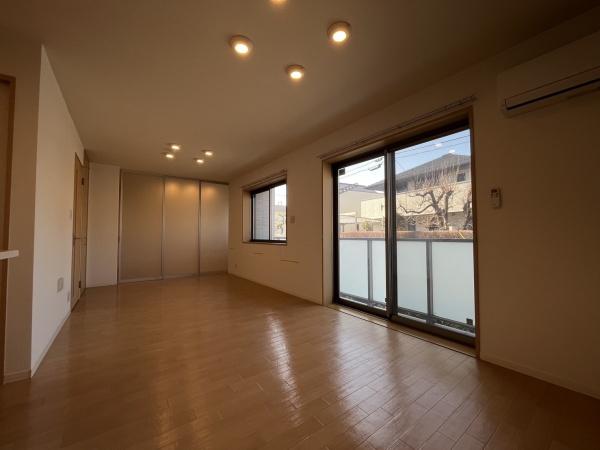 居室・リビング　明るいリビングダイニング！