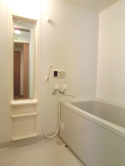 バス・シャワールーム　広々１２１６サイズの浴室！