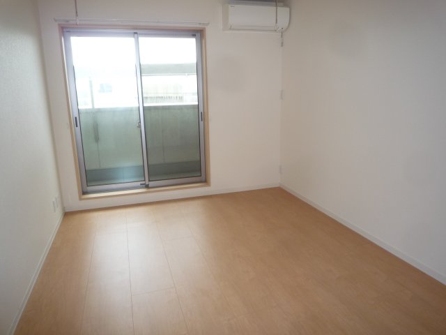 居室・リビング　個人の部屋や寝室として使える洋室です