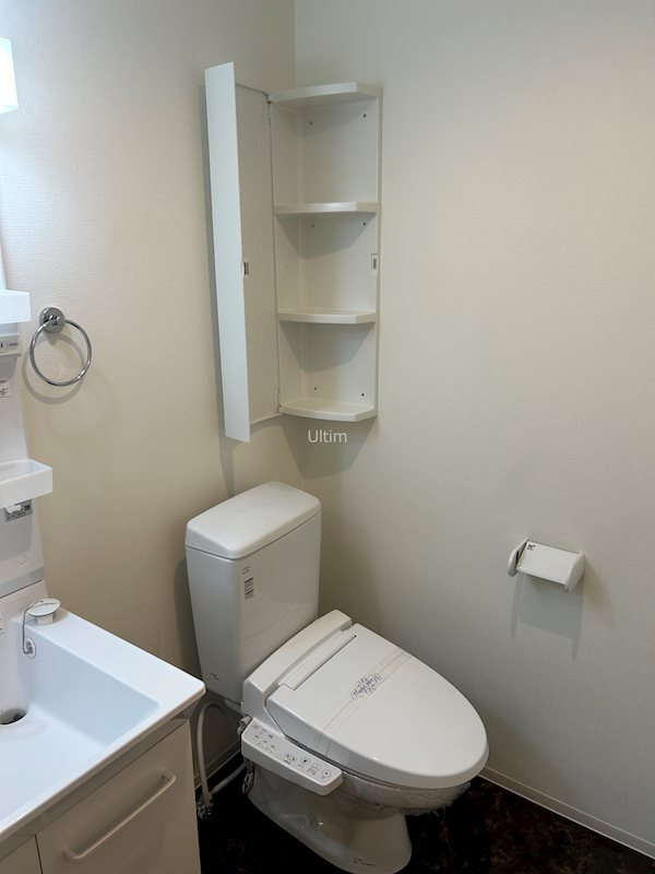 トイレ　違うお部屋の写真です。ご参考までに