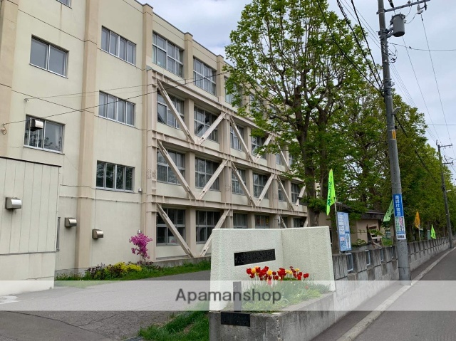 小学校　琴似中央小学校（小学校）まで595m
