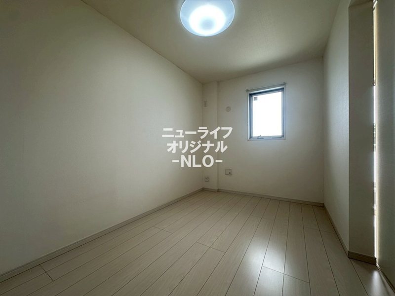 その他部屋・スペース　白を基調とした明るいお部屋で、インテリアが映えます