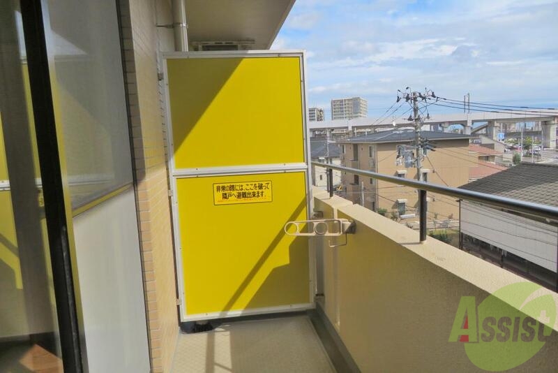 バルコニー　陽当たりがよく、お洗濯物がよく乾きそうですね